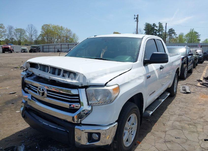 Photo 2 of 2017 Toyota Tundra SR5 5.7L V8 (VIN 5TFRW5F1XHX218744)