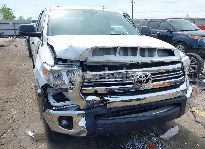 Photo 6 of 2017 Toyota Tundra SR5 5.7L V8 (VIN 5TFRW5F1XHX218744)