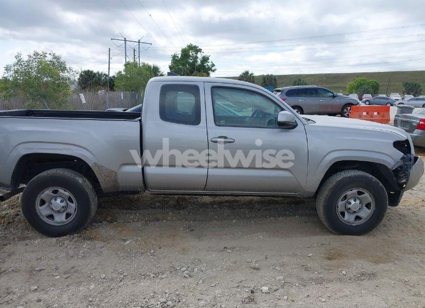 Photo 13 of 2017 Toyota Tacoma SR (VIN 5TFRX5GN0HX090755)