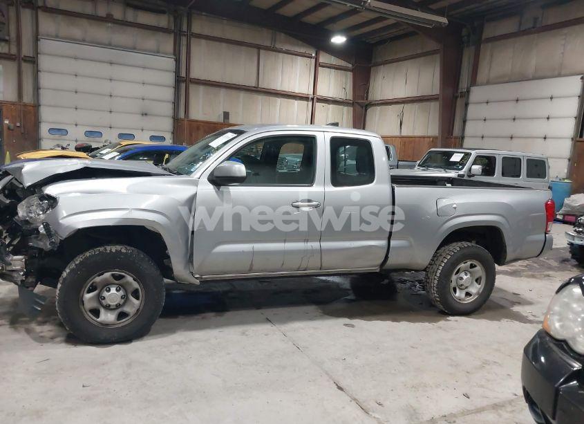 Photo 14 of 2017 Toyota Tacoma SR (VIN 5TFRX5GN0HX097429)