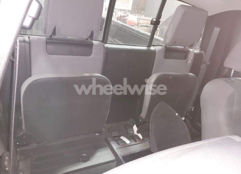 Photo 8 of 2017 Toyota Tacoma SR (VIN 5TFRX5GN0HX097429)