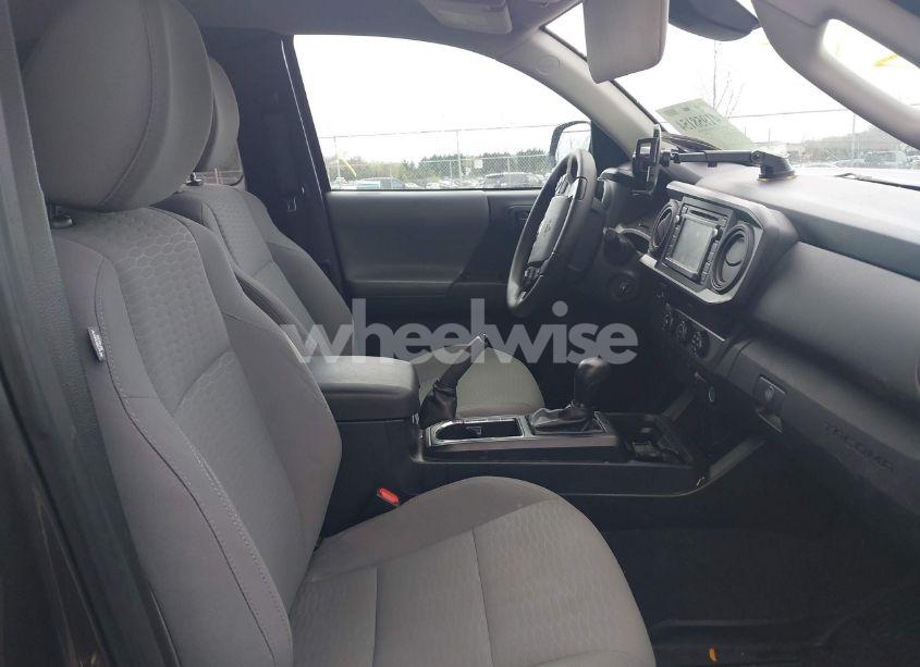 Photo 5 of 2019 Toyota Tacoma SR (VIN 5TFRX5GN0KX139329)