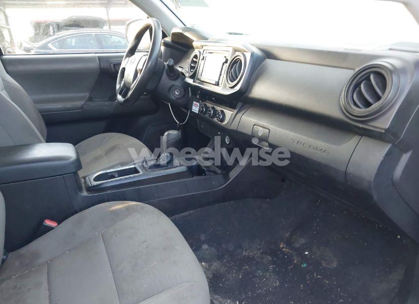 Photo 5 of 2016 Toyota Tacoma SR (VIN 5TFRX5GN1GX051753)