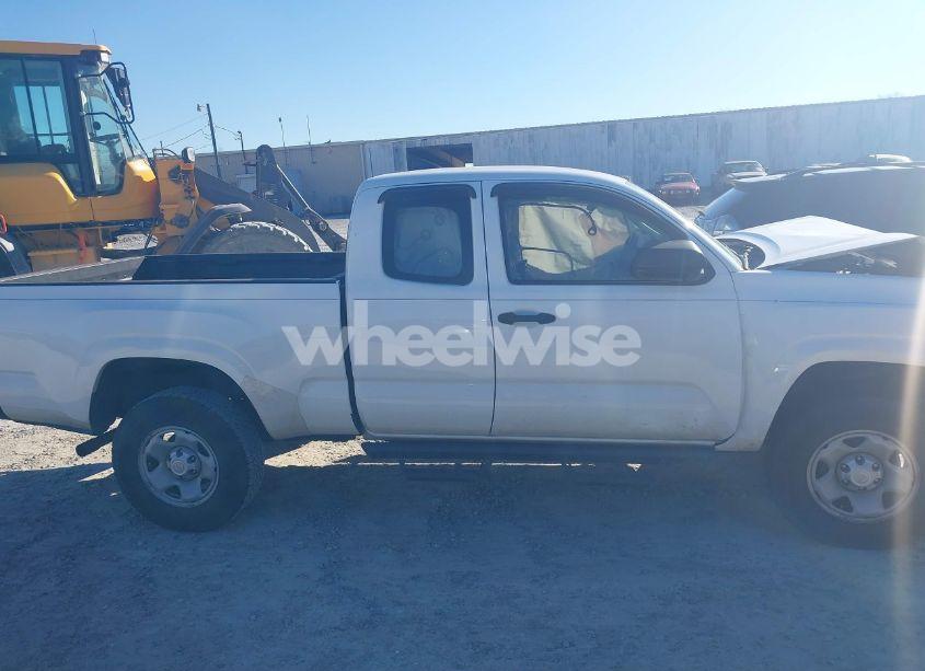 Photo 13 of 2016 Toyota Tacoma SR (VIN 5TFRX5GN1GX056953)
