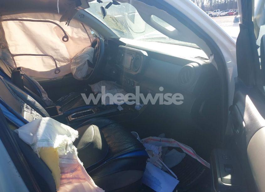 Photo 5 of 2016 Toyota Tacoma SR (VIN 5TFRX5GN1GX056953)