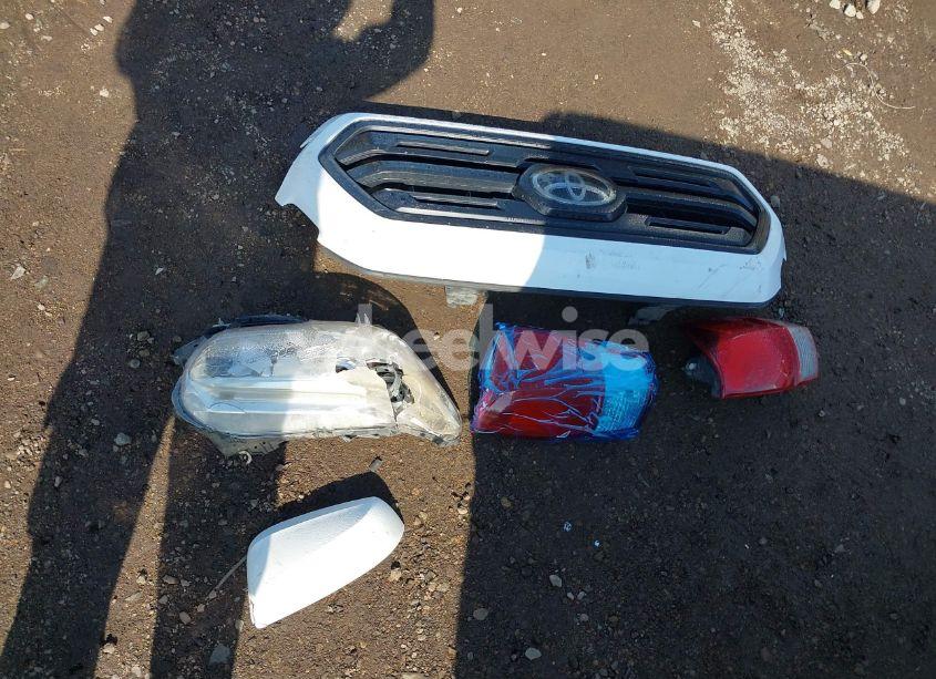 Photo 12 of 2018 Toyota Tacoma SR (VIN 5TFRX5GN1JX109657)