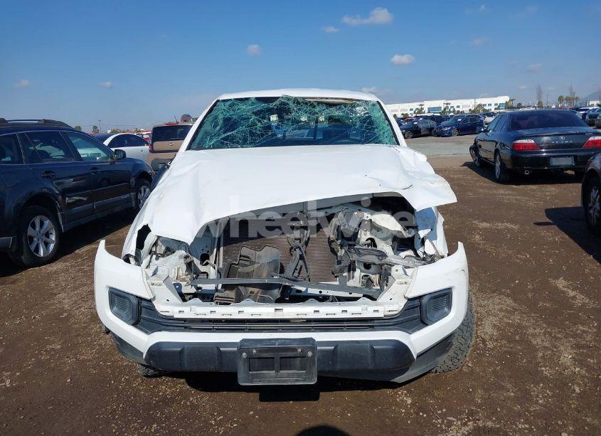 Photo 13 of 2018 Toyota Tacoma SR (VIN 5TFRX5GN1JX109657)