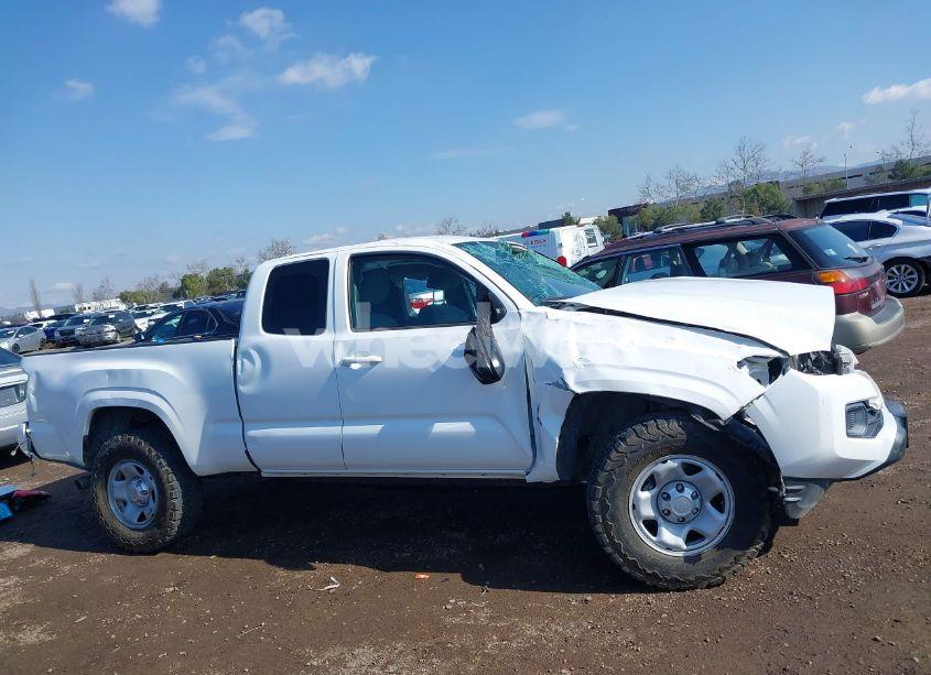 Photo 14 of 2018 Toyota Tacoma SR (VIN 5TFRX5GN1JX109657)