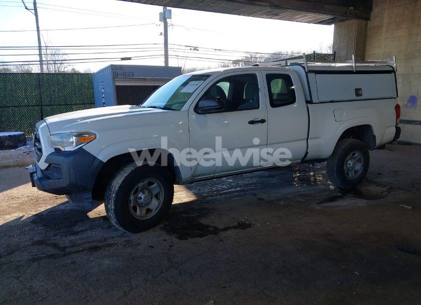 Photo 2 of 2016 Toyota Tacoma SR (VIN 5TFRX5GN2GX071669)