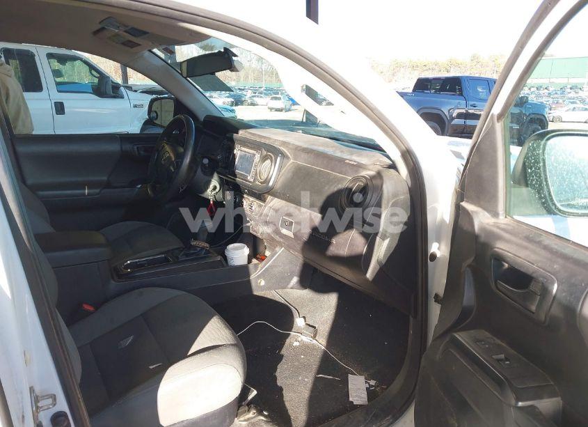 Photo 5 of 2016 Toyota Tacoma SR (VIN 5TFRX5GN2GX071669)