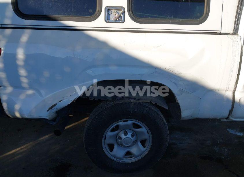 Photo 6 of 2016 Toyota Tacoma SR (VIN 5TFRX5GN2GX071669)
