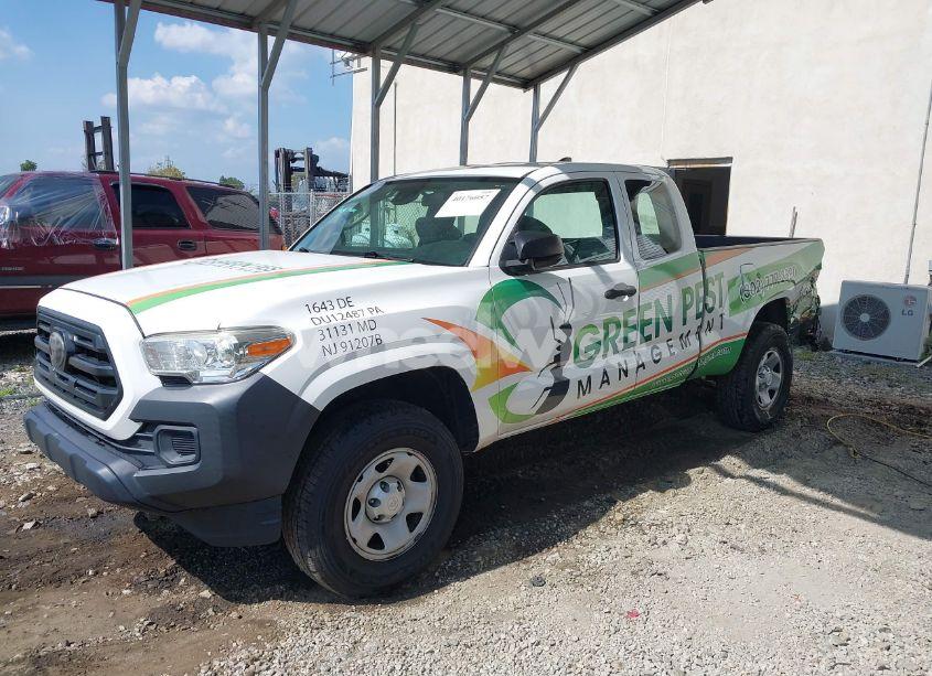 Photo 2 of 2018 Toyota Tacoma SR (VIN 5TFRX5GN2JX118111)