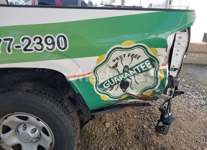 Photo 6 of 2018 Toyota Tacoma SR (VIN 5TFRX5GN2JX118111)