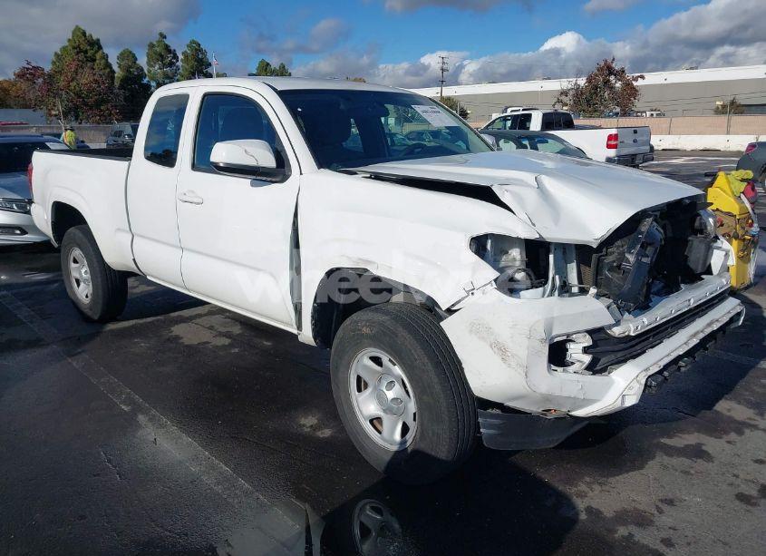 2017 Toyota Tacoma SR (VIN 5TFRX5GN3HX099899) main photo
