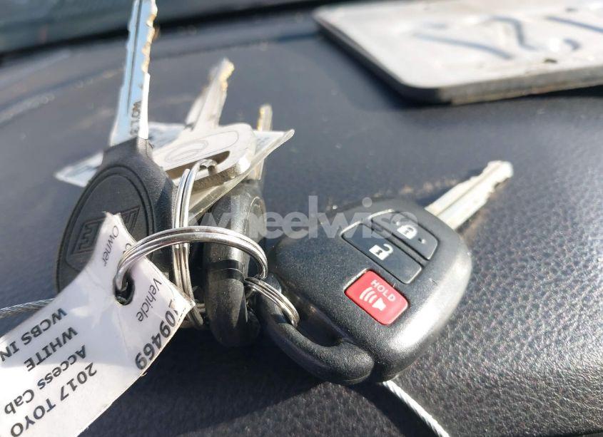 Photo 11 of 2017 Toyota Tacoma SR (VIN 5TFRX5GN3HX099899)