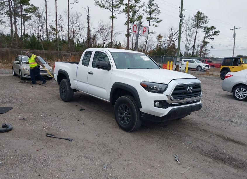 2018 Toyota Tacoma SR (VIN 5TFRX5GN3JX107442) main photo