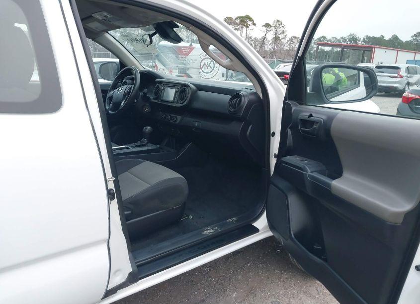 Photo 5 of 2018 Toyota Tacoma SR (VIN 5TFRX5GN3JX107442)