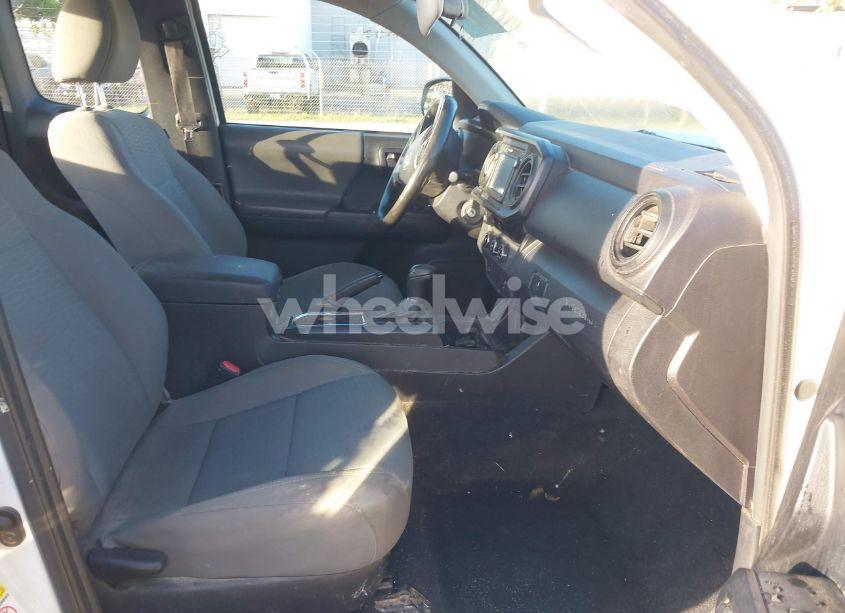 Photo 5 of 2016 Toyota Tacoma SR (VIN 5TFRX5GN4GX058972)