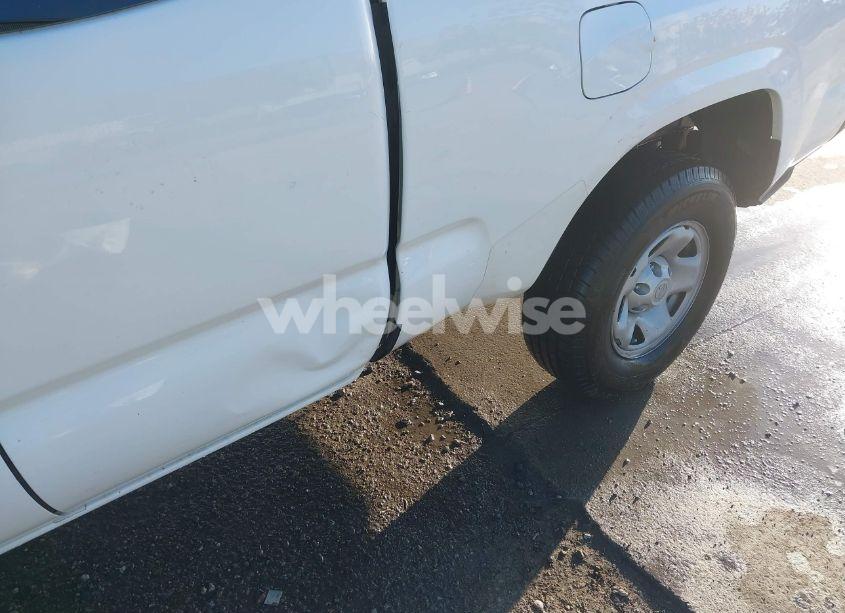 Photo 6 of 2016 Toyota Tacoma SR (VIN 5TFRX5GN4GX058972)