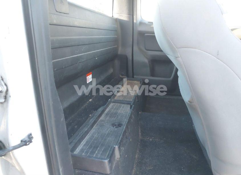 Photo 8 of 2016 Toyota Tacoma SR (VIN 5TFRX5GN4GX058972)