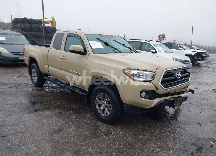 2017 Toyota Tacoma SR5 (VIN 5TFRX5GN4HX080875) main photo