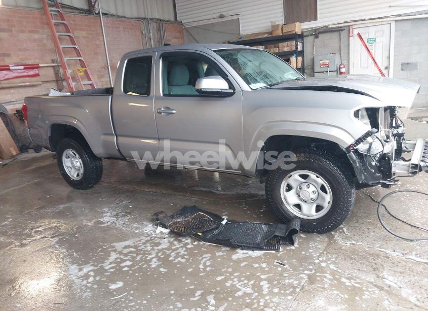 2017 Toyota Tacoma SR (VIN 5TFRX5GN5HX080965) main photo