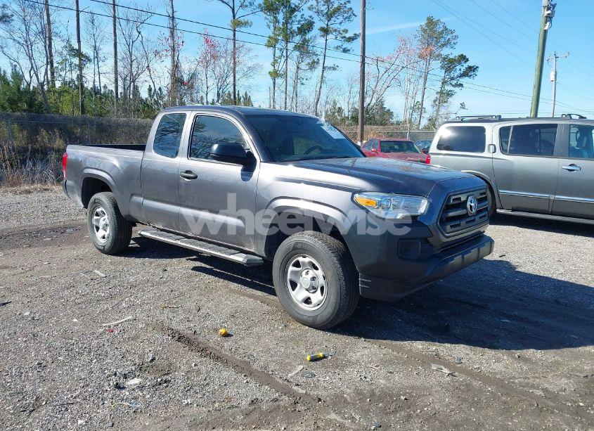 2017 Toyota Tacoma SR (VIN 5TFRX5GN5HX091562) main photo