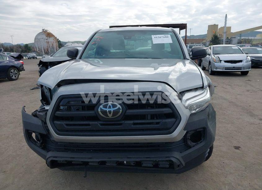 Photo 13 of 2018 Toyota Tacoma SR (VIN 5TFRX5GN5JX126848)