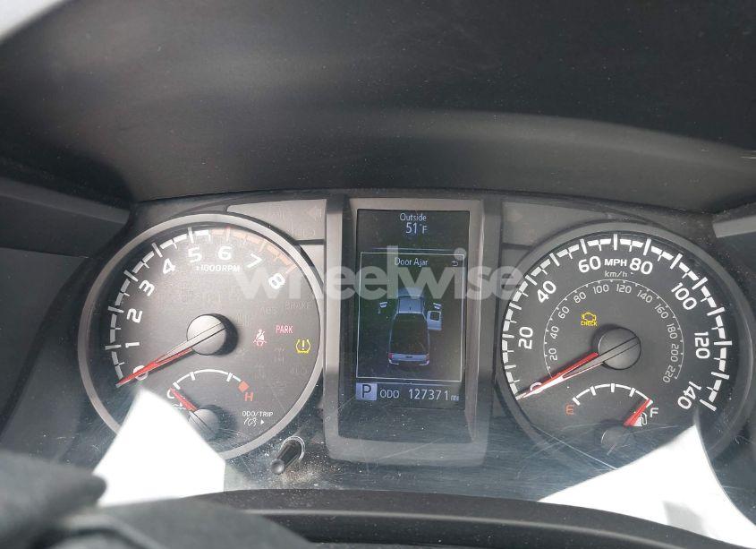 Photo 7 of 2018 Toyota Tacoma SR (VIN 5TFRX5GN5JX126848)