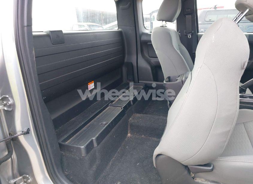 Photo 8 of 2018 Toyota Tacoma SR (VIN 5TFRX5GN5JX126848)