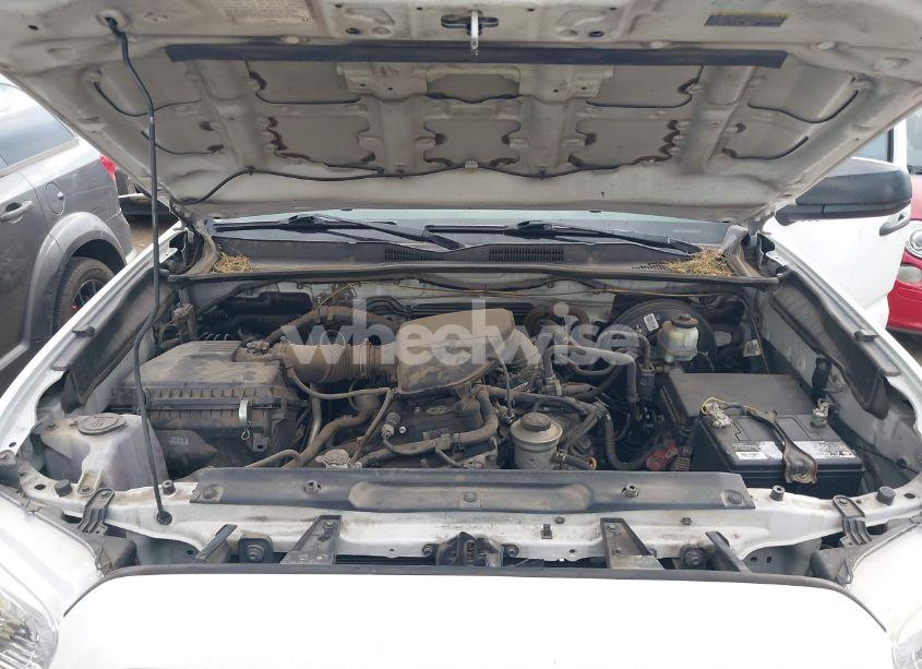 Photo 10 of 2018 Toyota Tacoma SR (VIN 5TFRX5GN6JX110514)