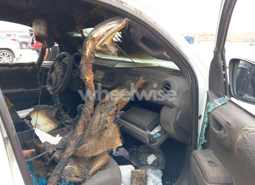 Photo 5 of 2018 Toyota Tacoma SR (VIN 5TFRX5GN6JX115132)