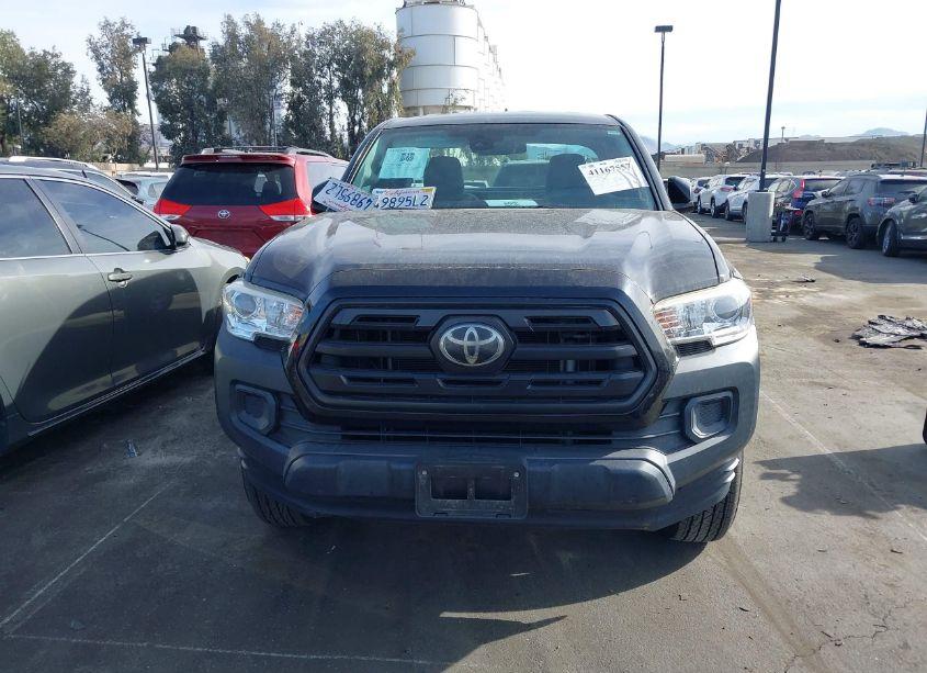 Photo 12 of 2018 Toyota Tacoma SR (VIN 5TFRX5GN6JX116314)