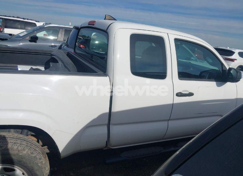 Photo 13 of 2017 Toyota Tacoma SR (VIN 5TFRX5GN7HX100956)