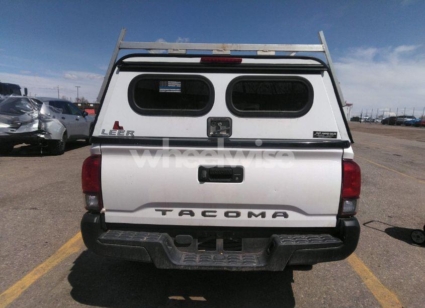 Photo 16 of 2018 Toyota Tacoma SR (VIN 5TFRX5GN7JX105158)