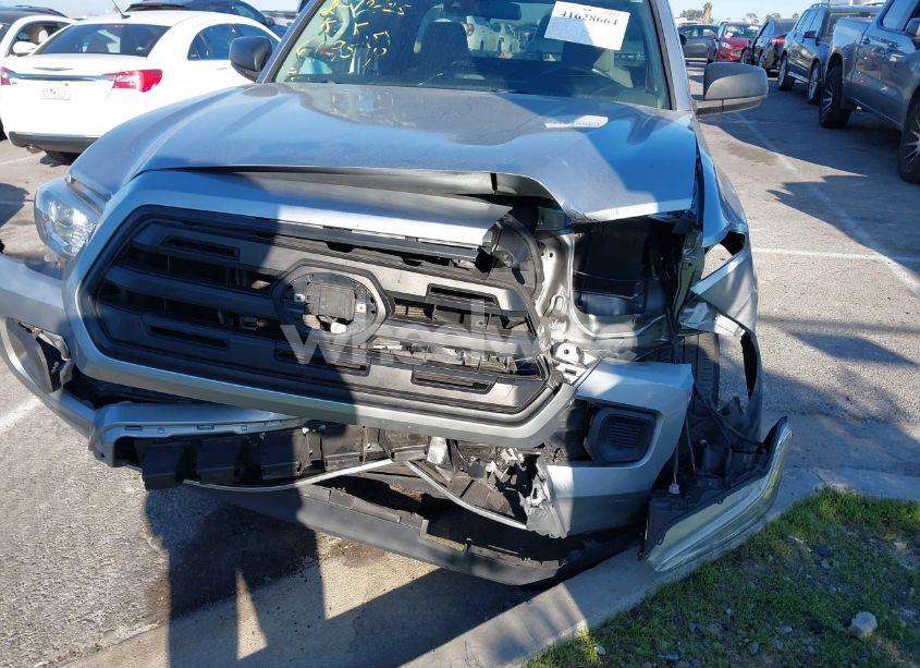 Photo 6 of 2018 Toyota Tacoma SR (VIN 5TFRX5GN7JX106195)