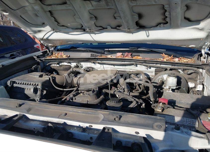 Photo 10 of 2018 Toyota Tacoma SR (VIN 5TFRX5GN7JX118914)