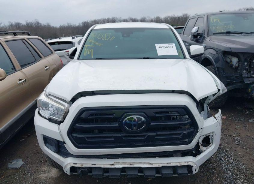 Photo 12 of 2018 Toyota Tacoma SR (VIN 5TFRX5GN7JX128133)