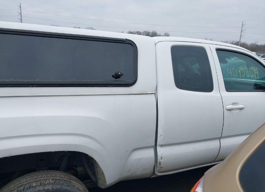 Photo 13 of 2018 Toyota Tacoma SR (VIN 5TFRX5GN7JX128133)