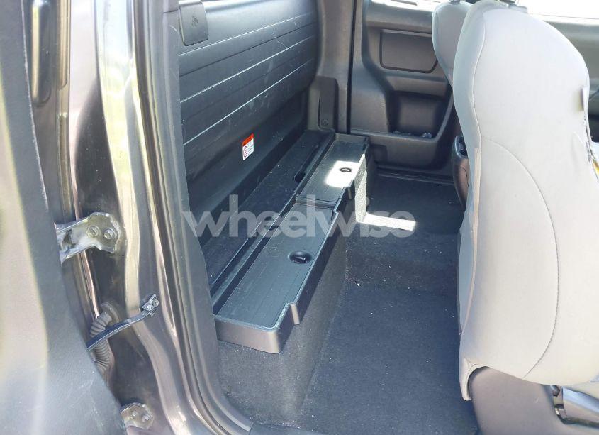Photo 8 of 2016 Toyota Tacoma SR (VIN 5TFRX5GN8GX062166)