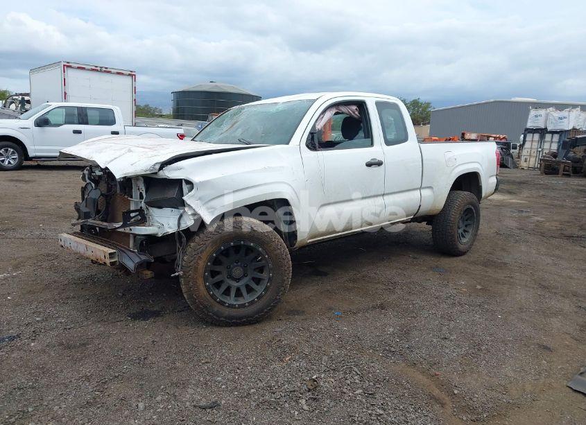 Photo 2 of 2017 Toyota Tacoma SR5 (VIN 5TFRX5GN8HX077669)