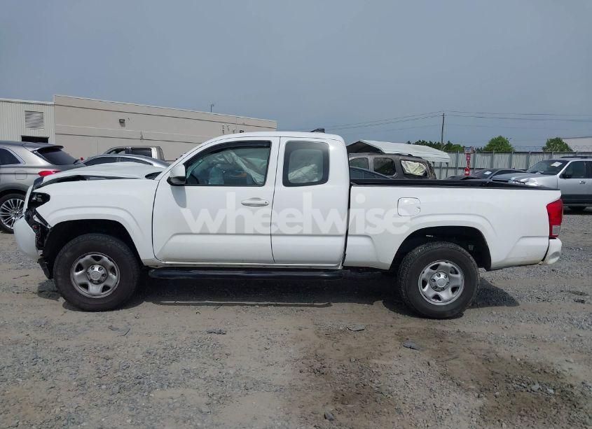 Photo 13 of 2017 Toyota Tacoma SR (VIN 5TFRX5GN8HX083181)