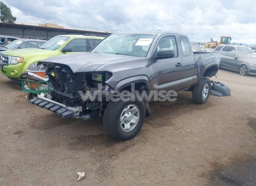 Photo 2 of 2017 Toyota Tacoma SR (VIN 5TFRX5GN8HX085139)