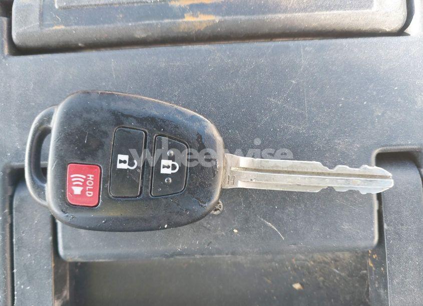 Photo 11 of 2018 Toyota Tacoma SR (VIN 5TFRX5GN8JX104715)