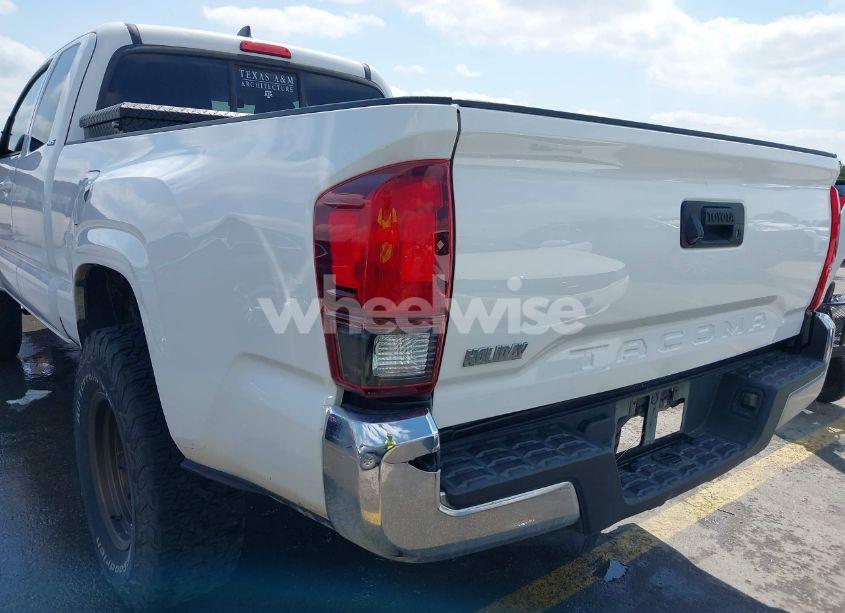 Photo 16 of 2018 Toyota Tacoma SR5 (VIN 5TFRX5GN8JX109283)