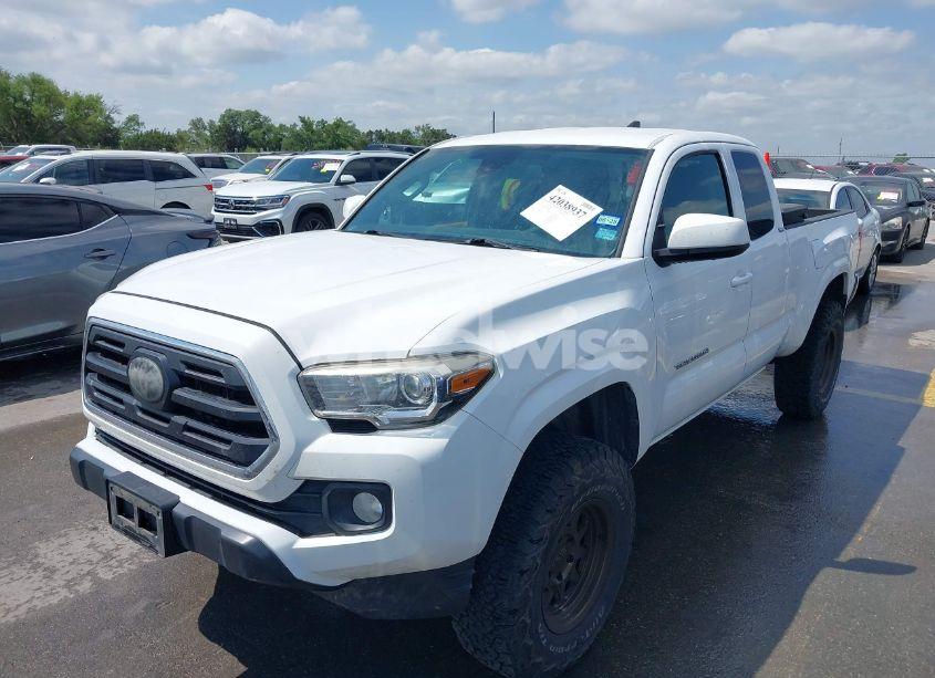 Photo 2 of 2018 Toyota Tacoma SR5 (VIN 5TFRX5GN8JX109283)
