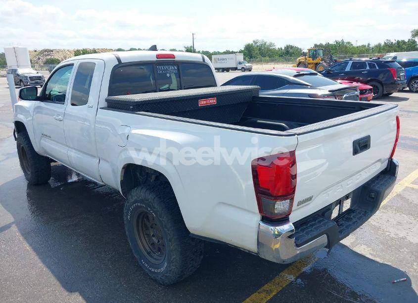Photo 3 of 2018 Toyota Tacoma SR5 (VIN 5TFRX5GN8JX109283)