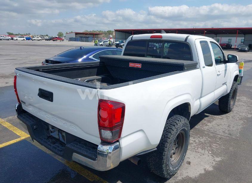 Photo 4 of 2018 Toyota Tacoma SR5 (VIN 5TFRX5GN8JX109283)