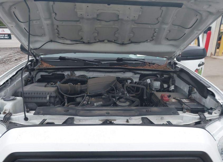 Photo 10 of 2018 Toyota Tacoma SR (VIN 5TFRX5GN8JX119022)