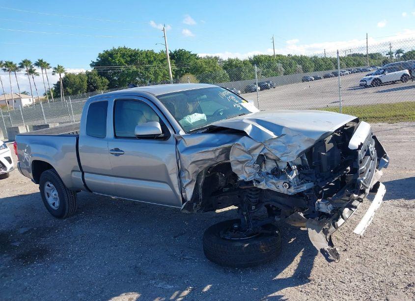 Photo 13 of 2016 Toyota Tacoma SR (VIN 5TFRX5GN9GX063875)